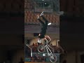 Un saut pour le show, une séance de kiné pour les articulations... #bmx #show #kine