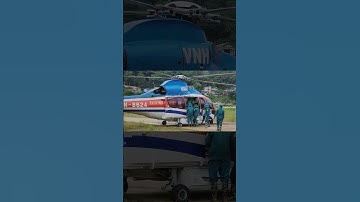 Hình ảnh trực thăng giải cứu thành công 8 người dân bị cô lập do mưa lũ ở Sơn La #bão2025 #tintuc