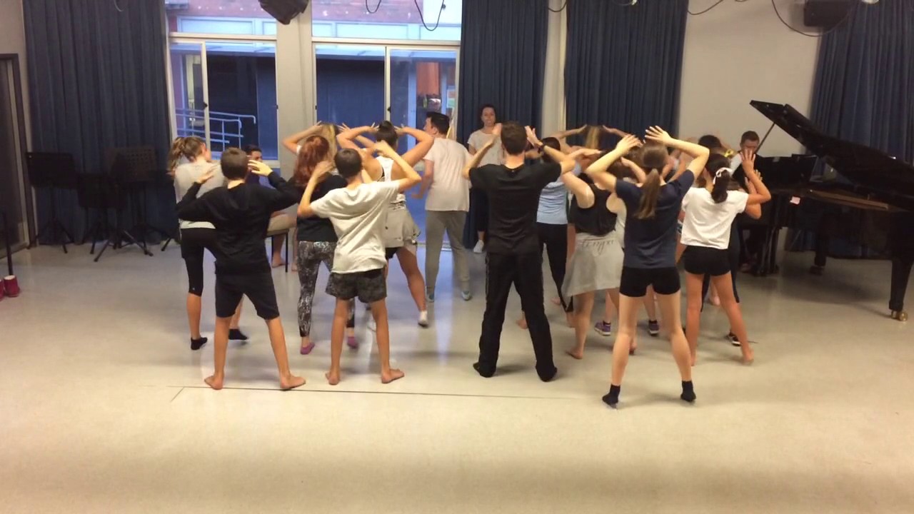 Beauty school dropout dance - YouTube