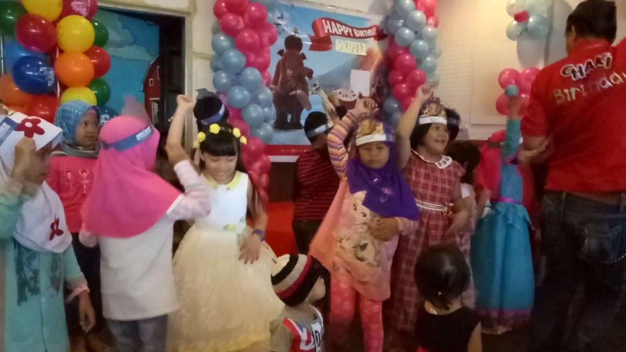 Kfc birthday party - YouTube