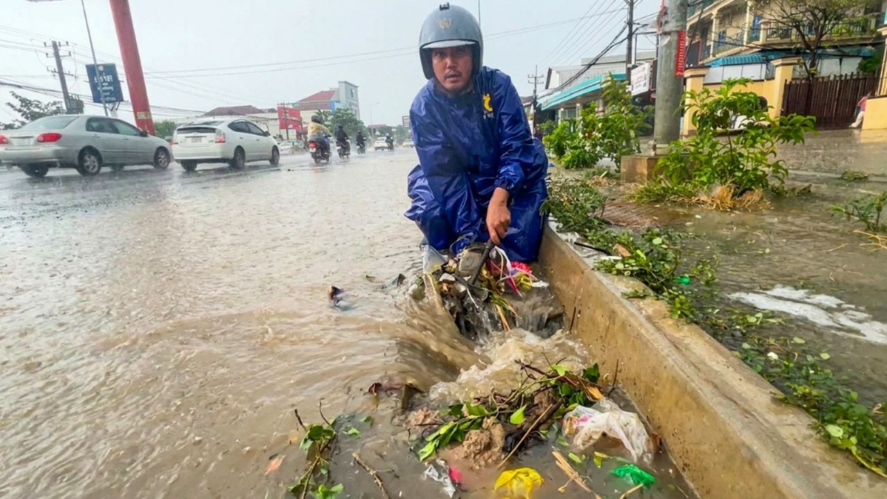 Activity After Heavy Rain Remove Trash And Plastic Clogged Drain On ...