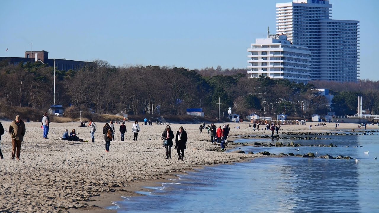 shoreline church Timmendorfer Strand, Ostseeufer, Blick auf den Strand - Full HD (1080p) Videobild