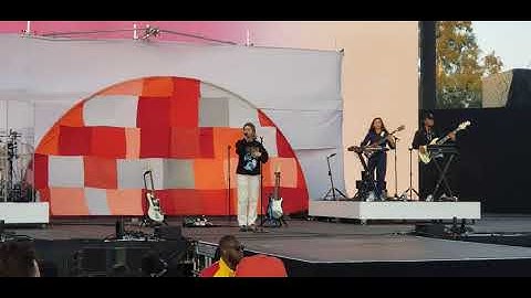 Clairo - Softly (Live at Camp Flog Gnaw)