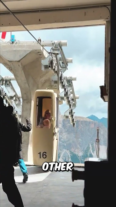 Gondola Mengerikan di Italia Ini Tidak Pernah Berhenti Bergerak!