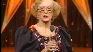 Bette Davis Introduces Best Picture Winner At The 1986 Golden Globes