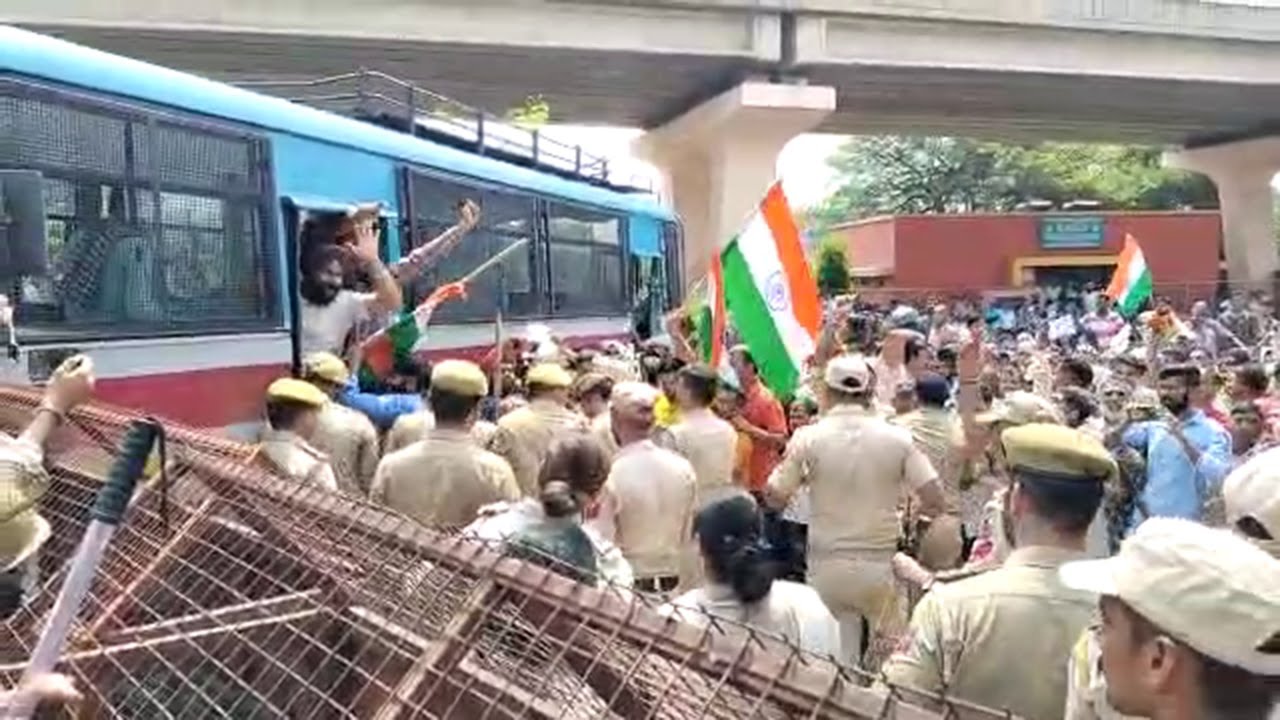 PHE Daily Wagers Protesting For Regularisation Detained - YouTube