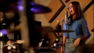 Nina Pušlar - Poljub na klopci (OFFICIAL VIDEO)