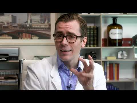 Dr. Johannes Wimmer erklärt die häufigsten Symptome, die mit der Akromegalie auftreten können