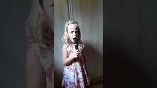 Bianca cantando Relógio quebrado