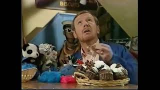 Sooty and Co. Bun Fight episode, but it's just the buns exploding