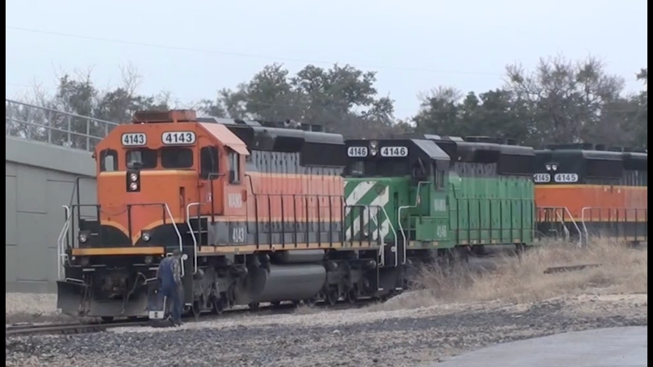 Ex-BNSF SD40-2 trio on the Austin Western!