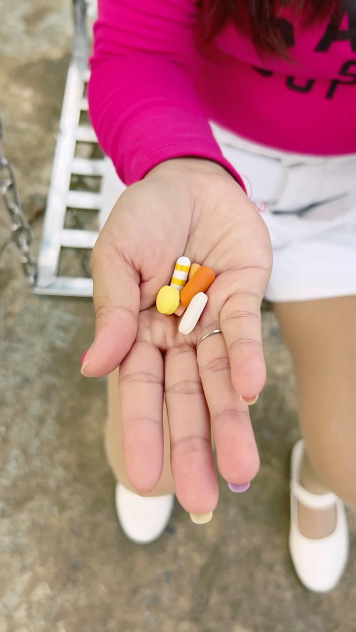 LNS - Linh Nhi uống thuốc không cần nước || Medicine and sigma girl #shorts