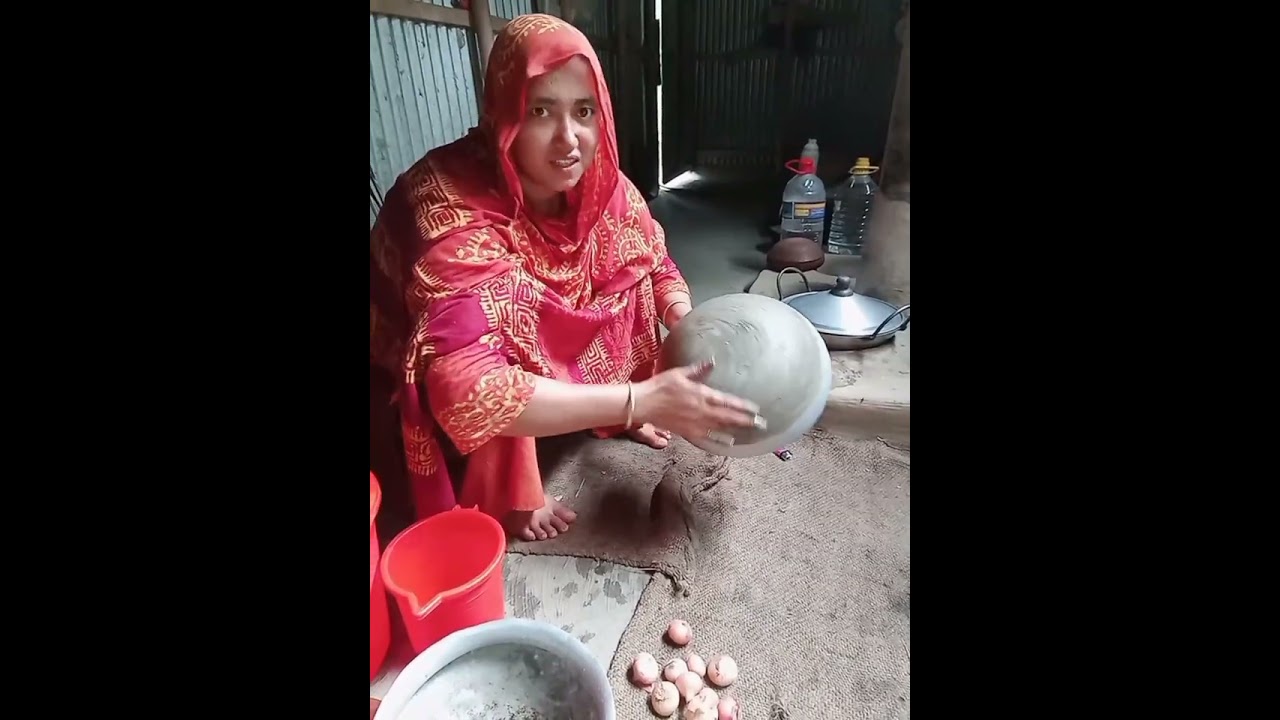 একলা সংসারে কাজের চাপে একটু বেলা করে ঘুমানোও যায় না