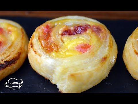 Caracolas de hojaldre con crema pastelera y fruta escarchada