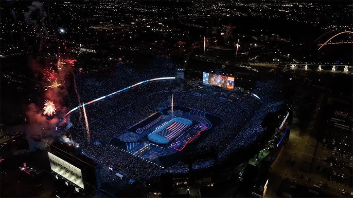 ESPN - Outdoor hockey hits different 😍 The NHL's Stadium Series
