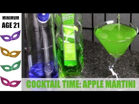 apple-martini---appletini---cocktail-|-cÎroc-&-rose's-sour-apple-infusions-|-adult-beverage