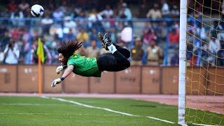 Top 10 Acrobatic Goalkeepers Saves incredible