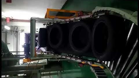 Telescopic belt conveyor for tyres loading and unloading