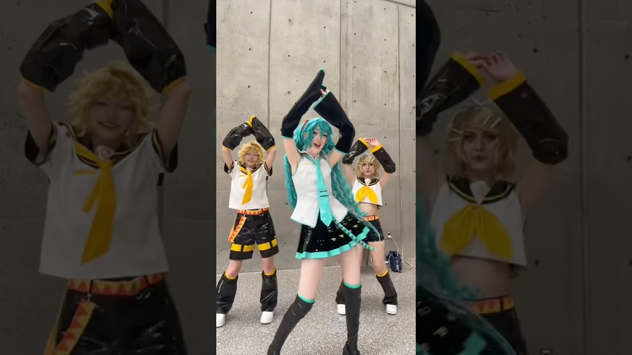 I HAVE SO MANY CUTE MOMOCON VIDEOS #cosplay #miku #hatsunemiku #hatsunemikucosplay #vocaloid #anime