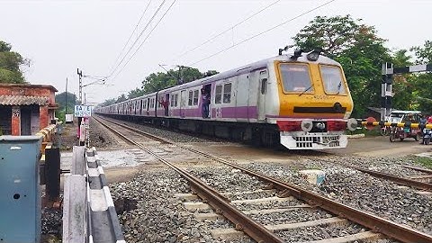 Aerodynamic Emu Train Like Bullet Train : Dangerous & Furious Moving Out Railgate