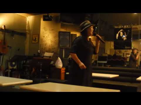 抱きしめて今夜は Singer hiromi