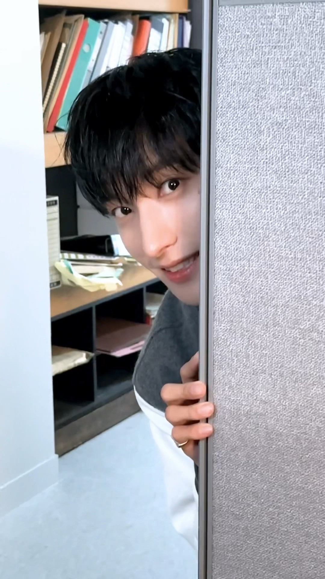 스윽... 파티션 너머 나타난 명함의 주인공은 바로?!? #부석순 #BSS #BSS_TELEPARTY #부석순_청바지 #BSS_CBZ #DK #도겸