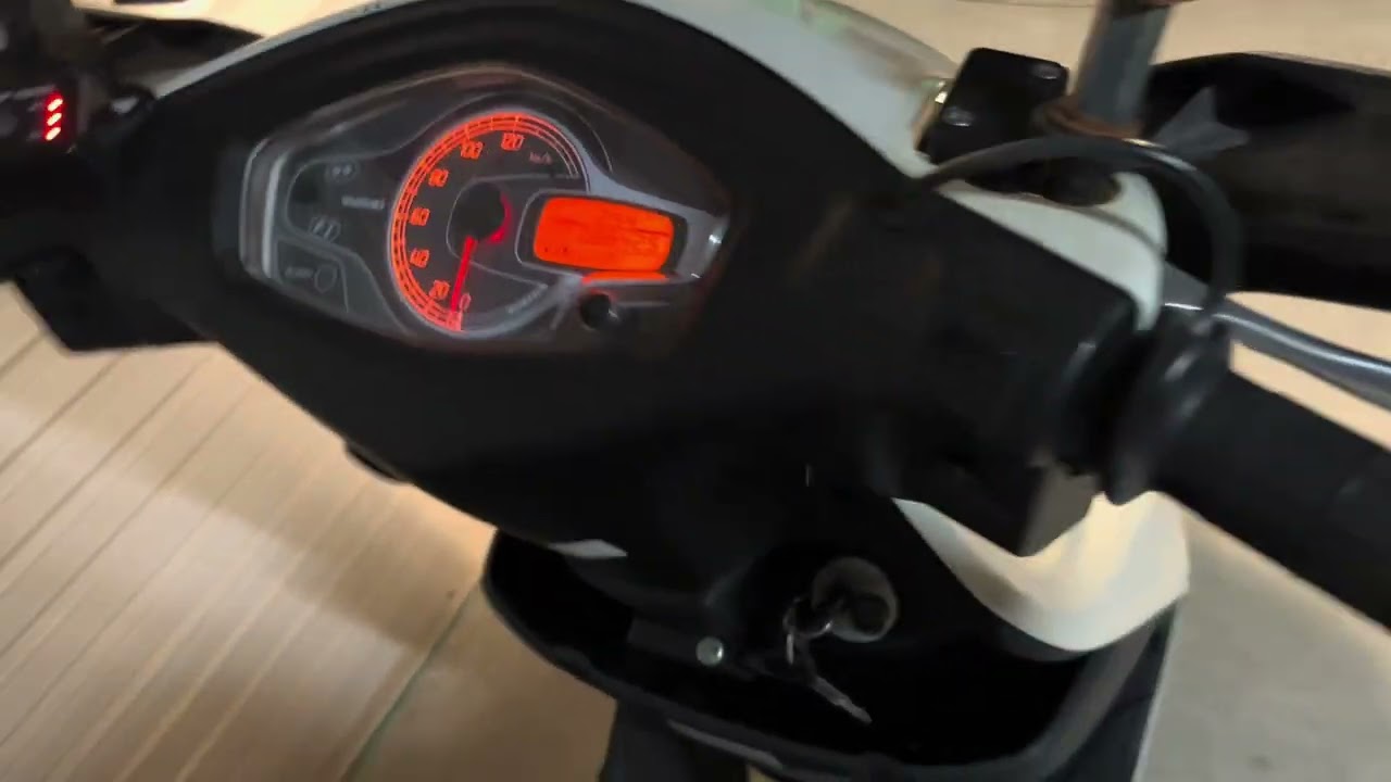 SUZUKI アドレスV125S CF4MA 始動動画 - YouTube