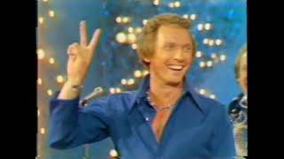 Mel Tillis talks with Merv Griffin - briefly talks about his stutter/stammer - and The Statesiders