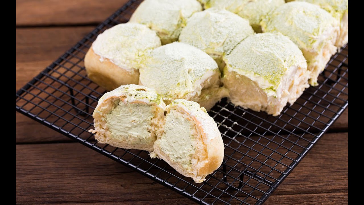 ขนมปังเนยสดไส้ครีมมัทฉะ Matcha Cream Buns : พลพรรคนักปรุง