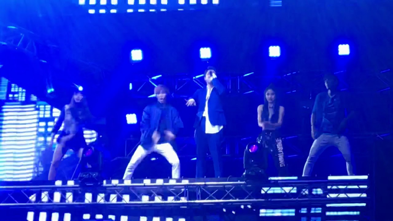 Kangsom Tanatat + Hunz Isariya แกงส้ม + ฮั่น - Good Boy @ 7 Wonders Concert, 24 June 2018