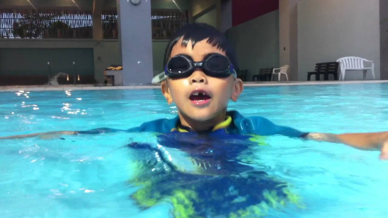 Blowing Bubbles underwater from the nose YouTube