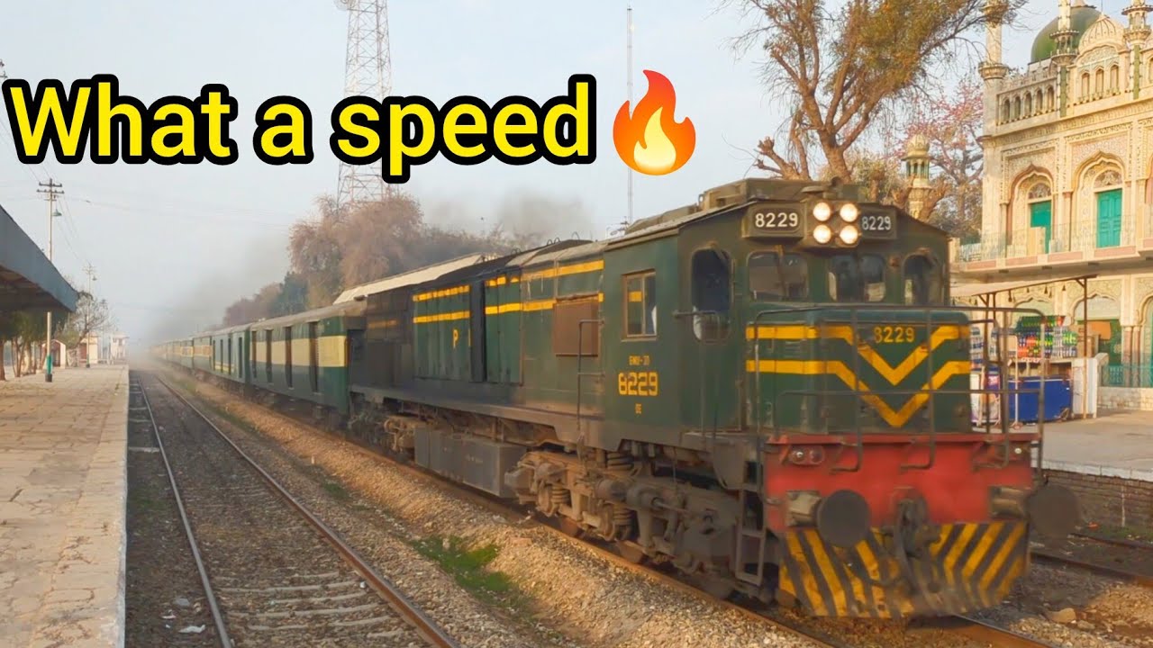 Thundering Speed of 123km/h of Rehman Baba Express with HGMU-30  #viral #train #trending #railways 