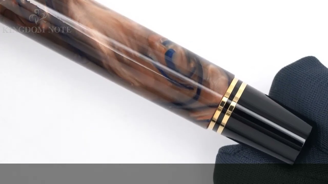 Pelikan ペリカン 万年筆 スーベレーン M800 グランプラス B - YouTube