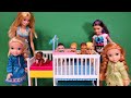 Babysitting ! Elsa & Anna toddlers help Barbie