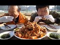 묵은지에 등뼈 가득 넣어 ~ 가마솥 묵은지등뼈찜 (Braised Pork back bone with aged Kimchi) 요리&먹방!! - Mukbang eating show