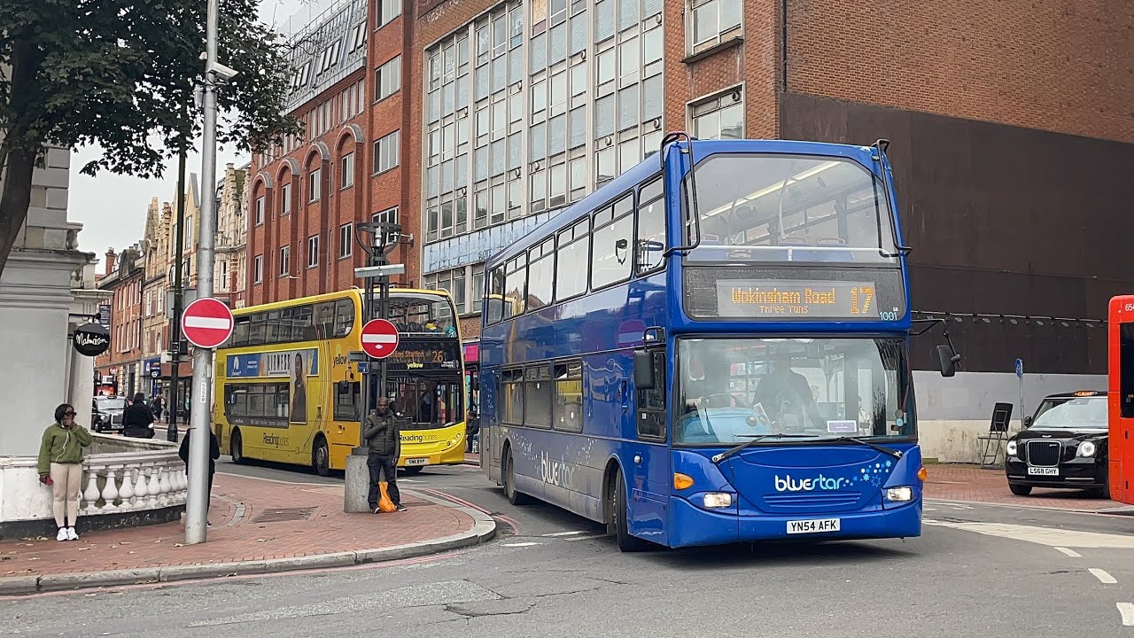 Bluestar Scania Omnidekka 1001 (YN54 AFK) 17 | Reading Buses Enviro400 209 (SN11 BVP) 26