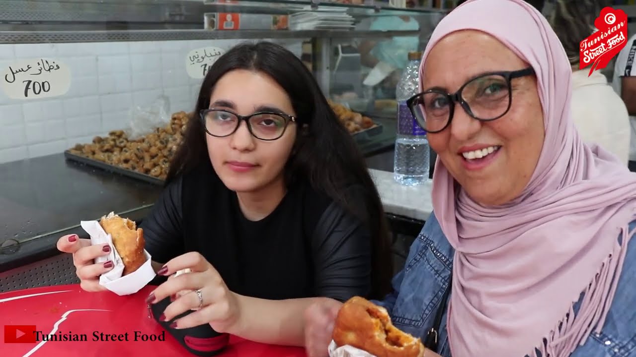 أكل الشارع في مدينة تونس : إلّي سمّاكْ غْناك فريكاسي نهج الدباغين وحدة شويّا عليك