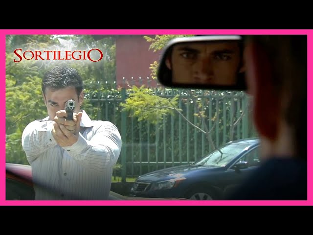 Sortilegio 1/4: Bruno organiza un atentado contra Alejandro | C-45 | tlnovelas class=