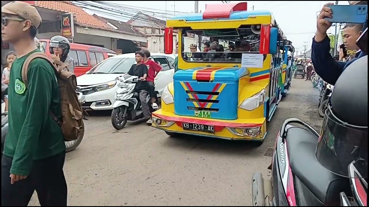 Pawai ta'aruf TPQ ARROHMAN BANYUURIP ALIT DI IRINGI MB SATRIA BAHARI DAN DRUMBAND KI JOKO REKSO