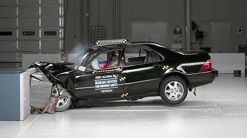2002 Acura RL moderate overlap IIHS crash test