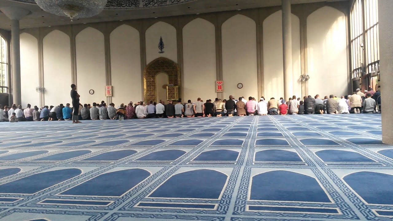 Prayer time at the Central London Mosque. YouTube Prayer time at the Central London Mosque. YouTube