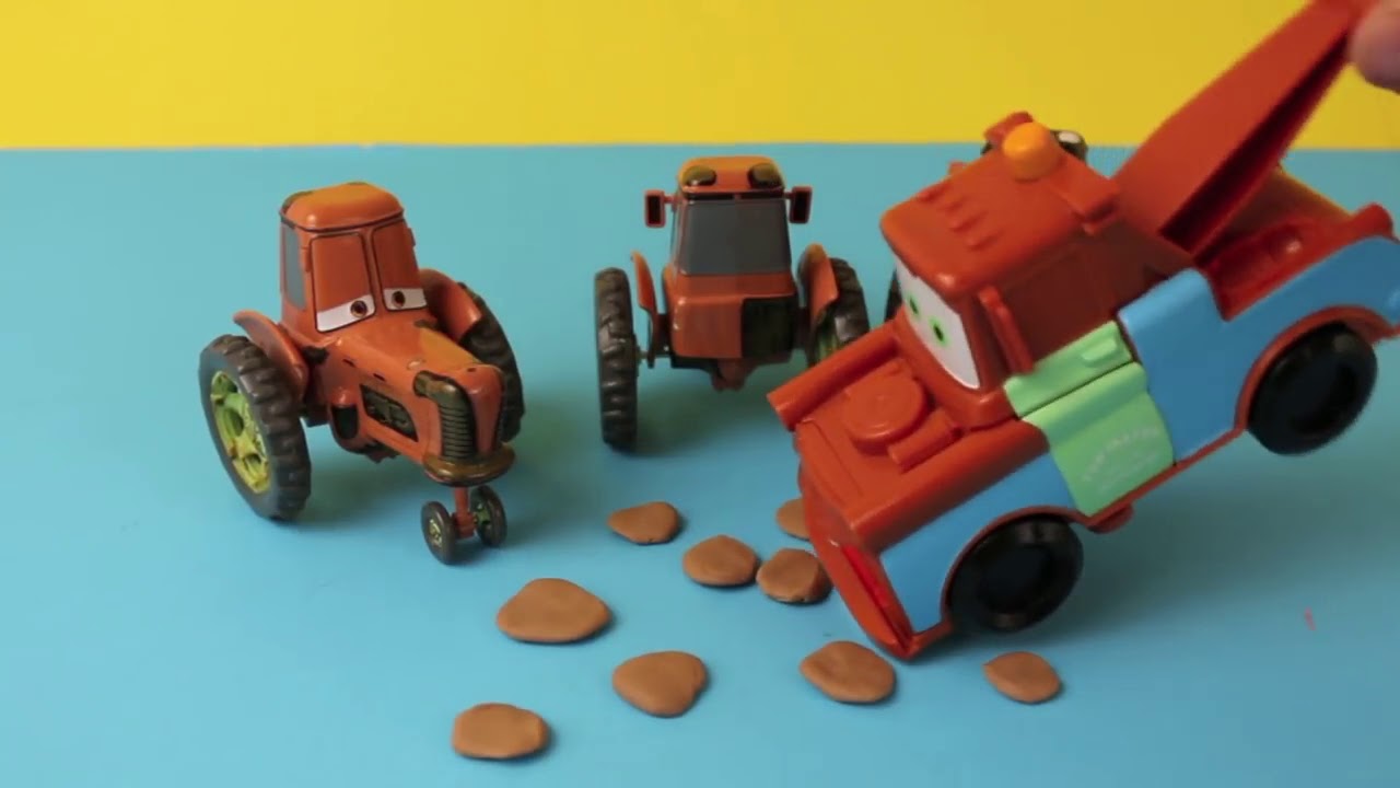 Play-Doh Cars 2 Mold and Go Speedway Playset Disney Pixar Epic Review Mold Build Car-Toys