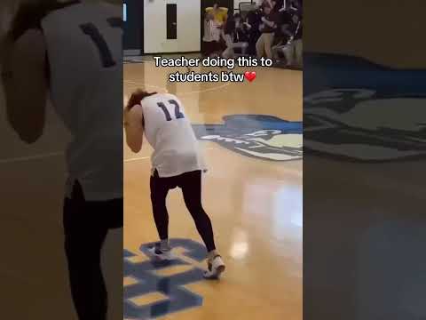 Sterling Gibbs STILL gets buckets 😂 (via bankis0pen/TT)