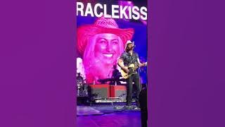 Brad Paisley sings My Miracle at O2