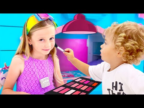 Настя в роли няни для малыша. Игры для детей