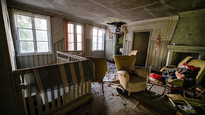 Exploring CREEPY Abandoned House in the DARK - Everything left, Sweden