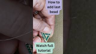 Adding the last bead in triangle shape using brick stitch #beading #brickstitch
