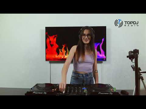 Lilu Wick-Podcast 03 Progressive House Melodic Techno DJ Mix 2023