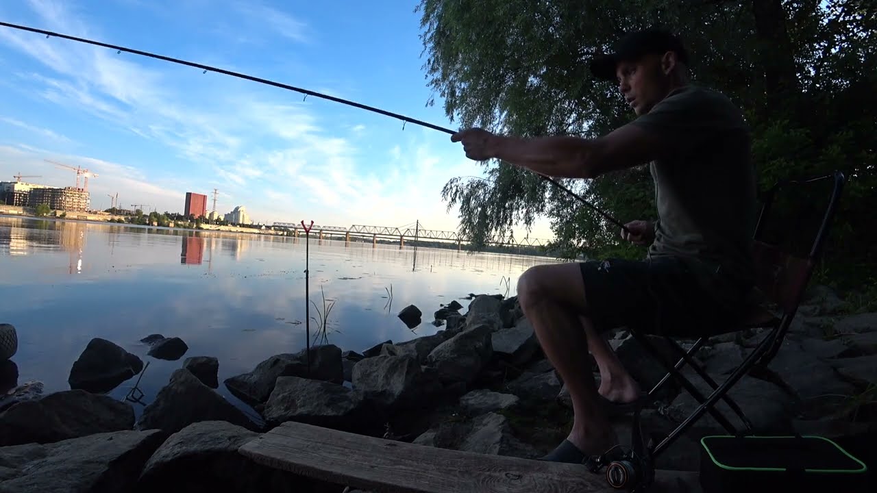 Фидерная рыбалка на Днепре в Киеве! Мотыль выручает!