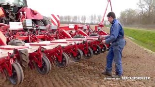 Drilling Sugar beet w/ In-row fertilizing in one pass | Kverneland Monopill e-drive | LB Breure